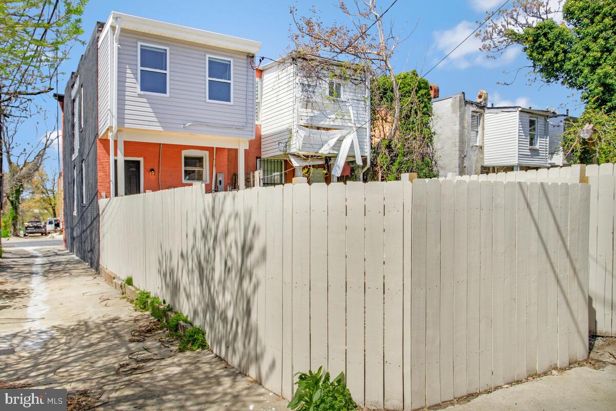 SANDTOWN-WINCHESTER - Residential