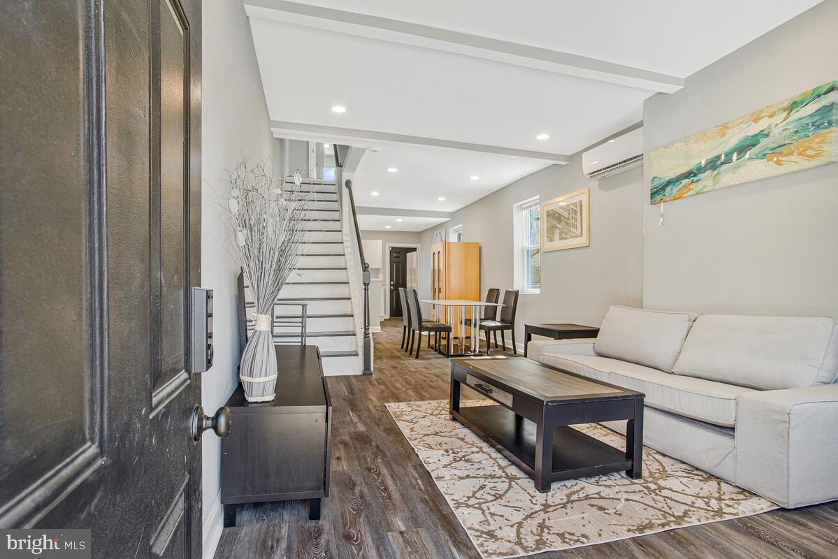 SANDTOWN-WINCHESTER - Residential