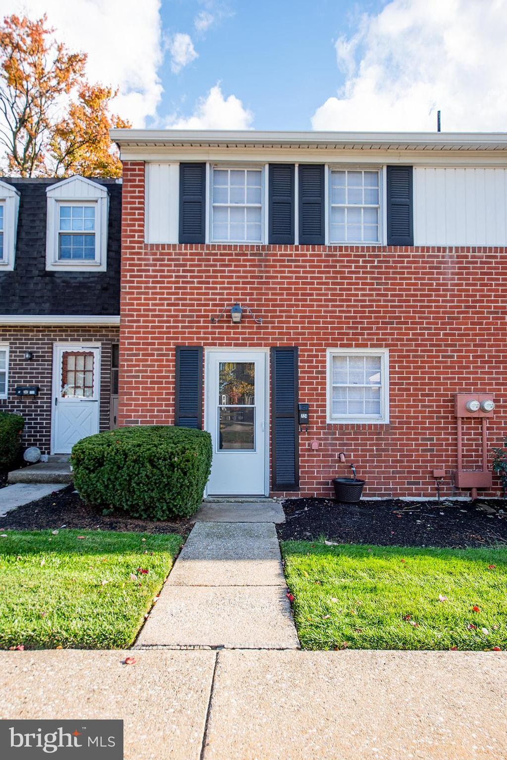 Photo of 724 Colony Drive, YORK, PA 17404 (MLS # PAYK2092708)