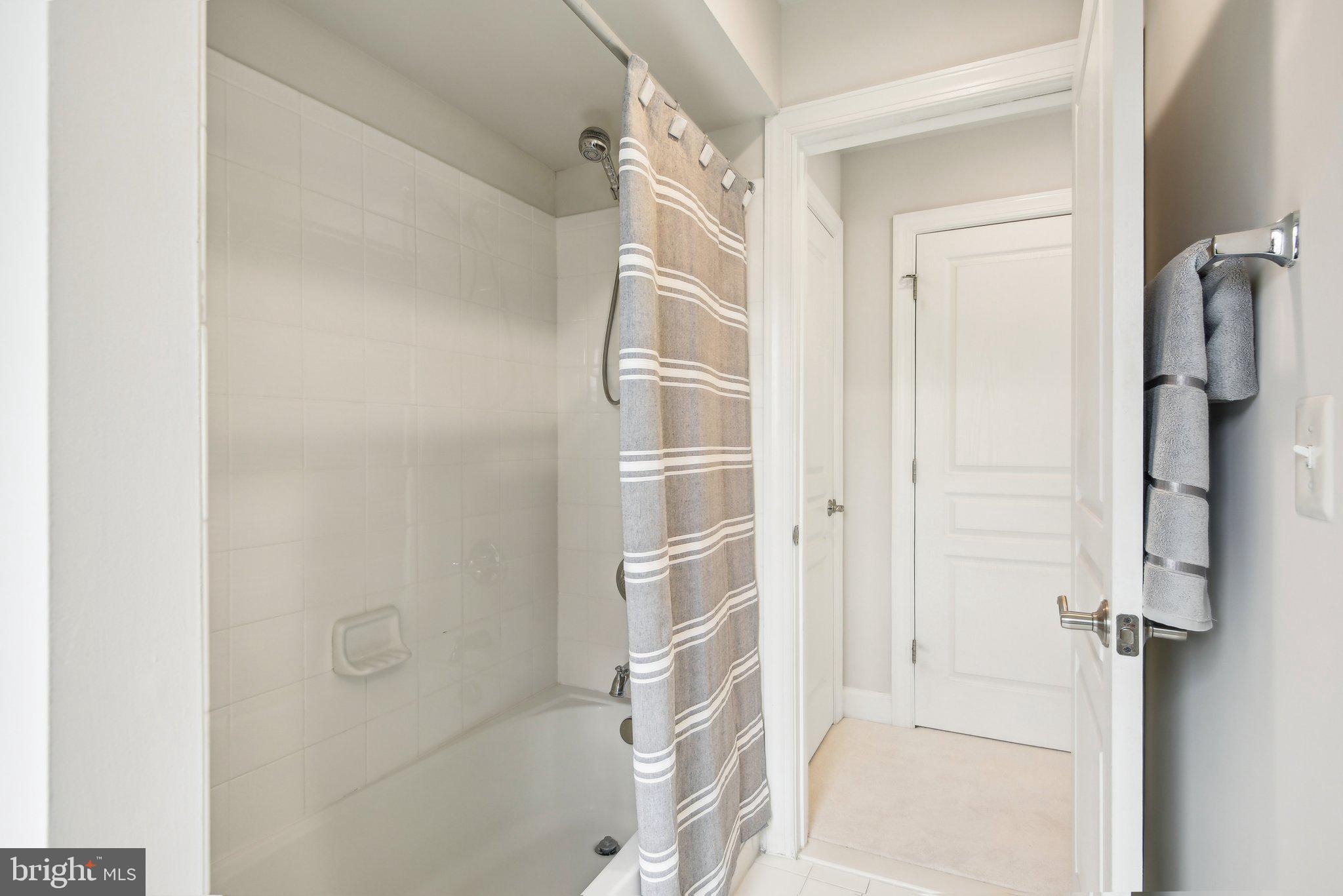 SHIRLINGTON CREST - Residential