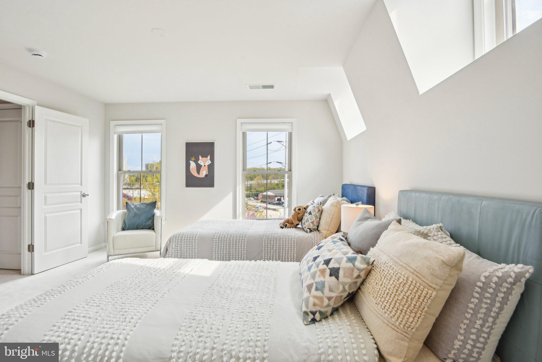 SHIRLINGTON CREST - Residential