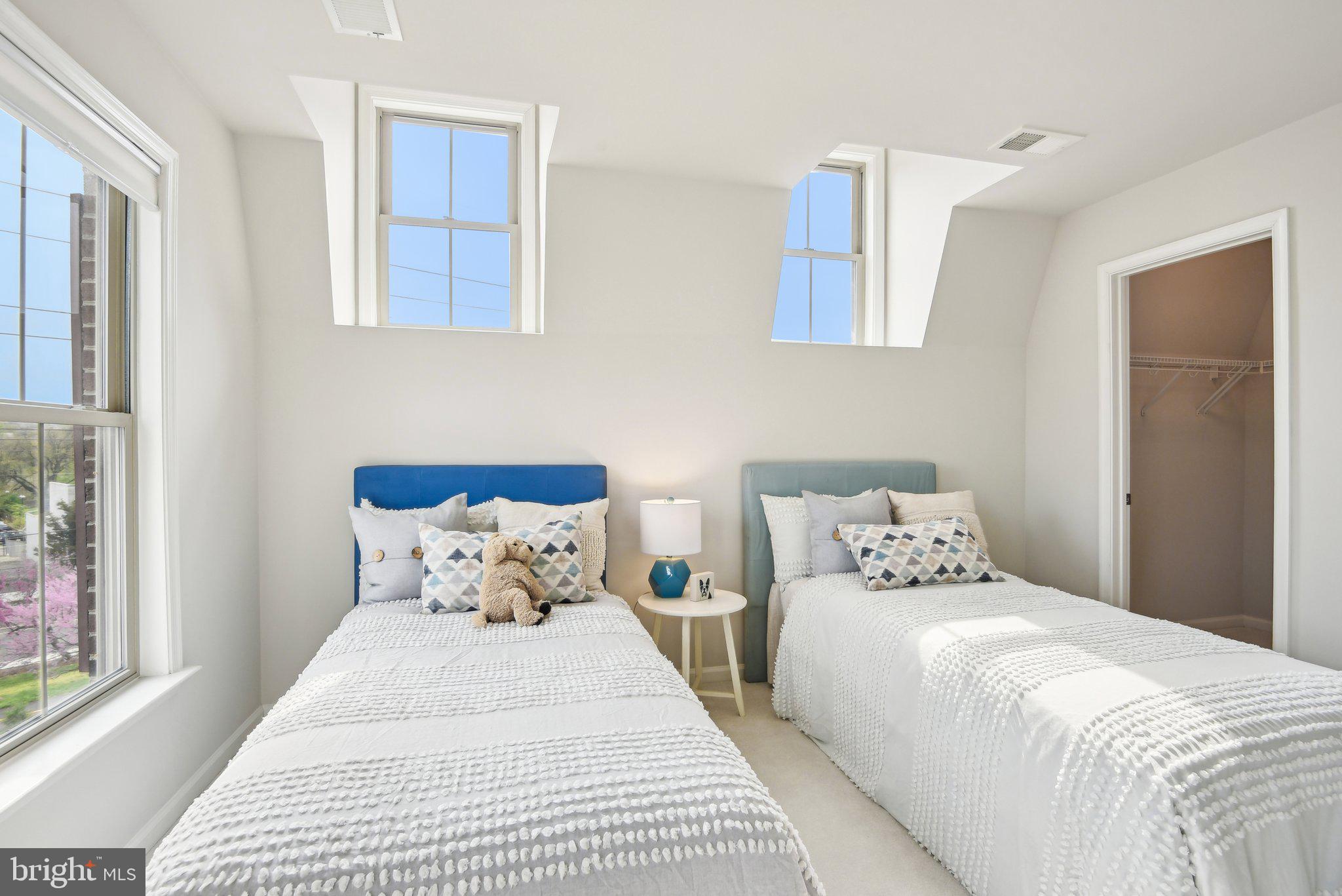 SHIRLINGTON CREST - Residential