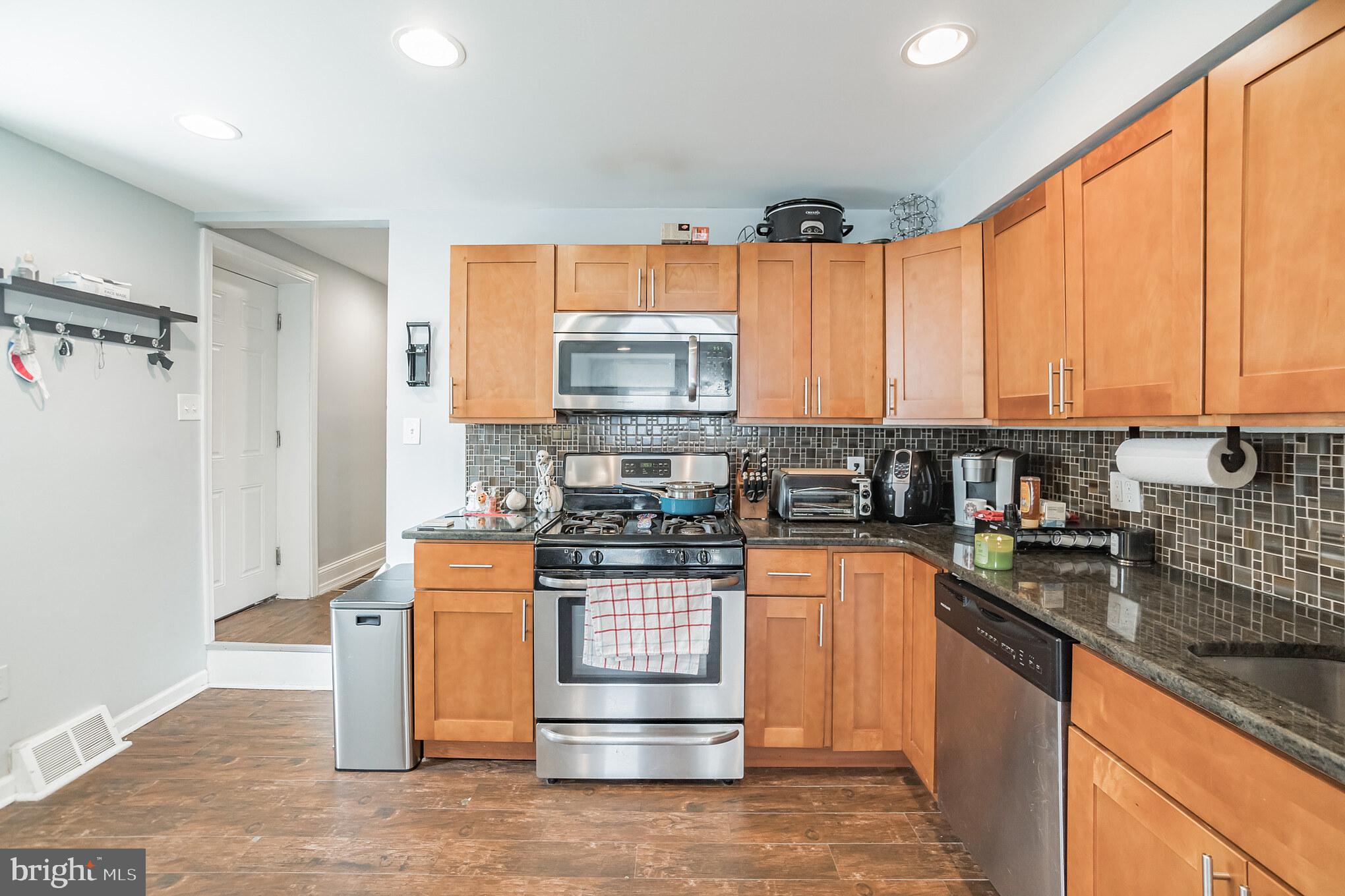 PASSYUNK SQUARE - Residential Income