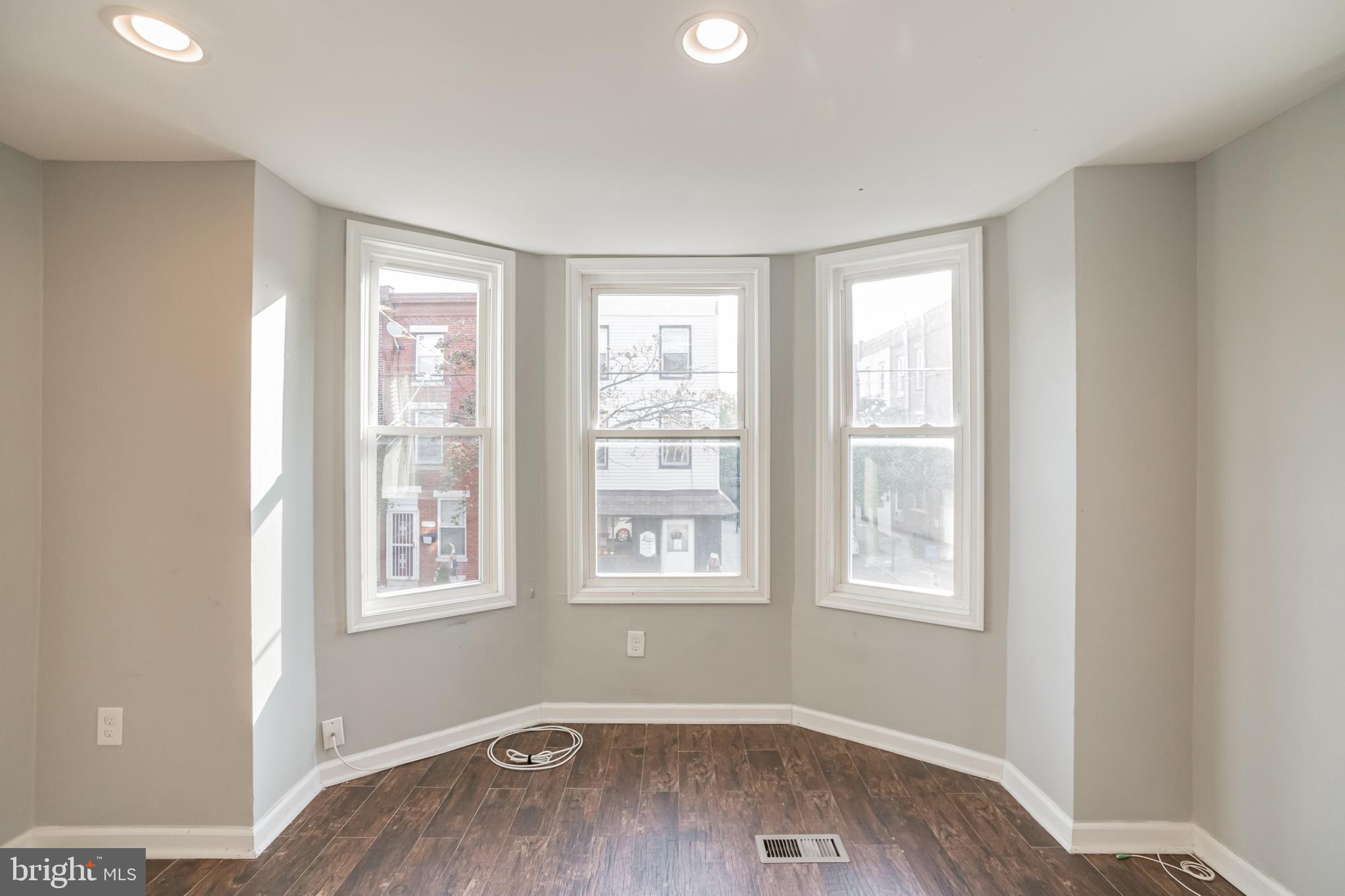 PASSYUNK SQUARE - Residential Income