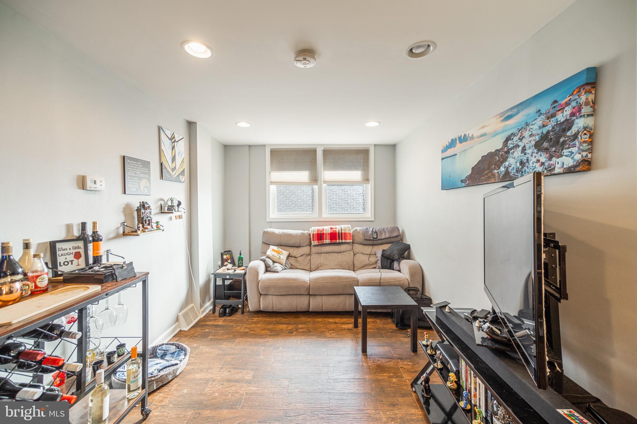 PASSYUNK SQUARE - Residential Income