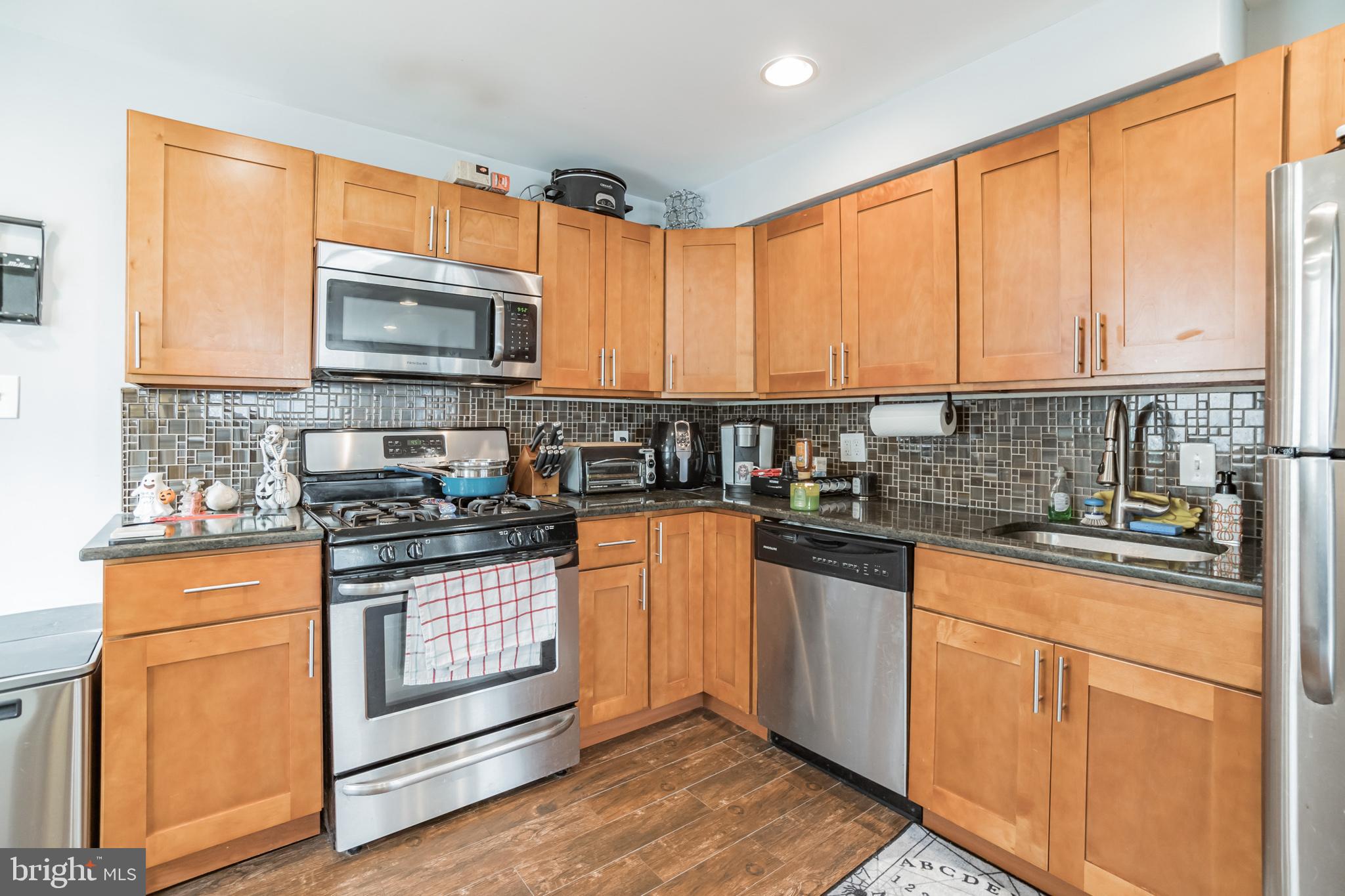 PASSYUNK SQUARE - Residential Income