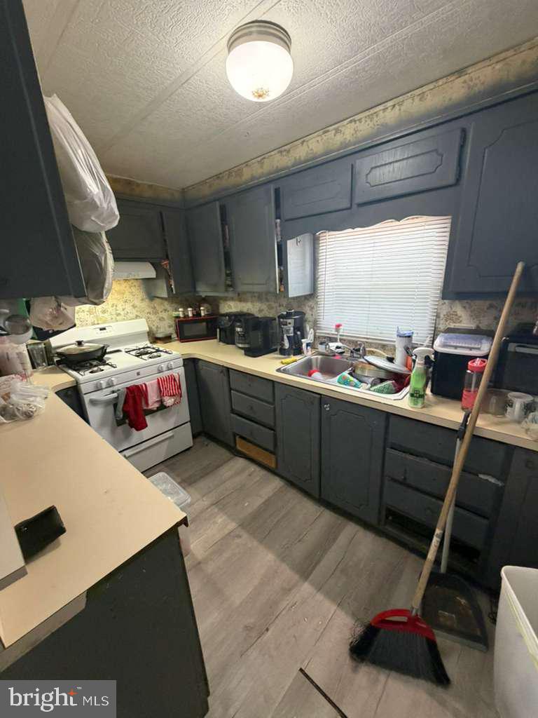 1108 BROADWAY AVENUE