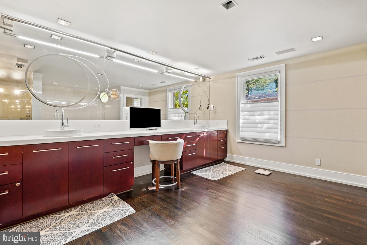 WESLEY HEIGHTS - Residential