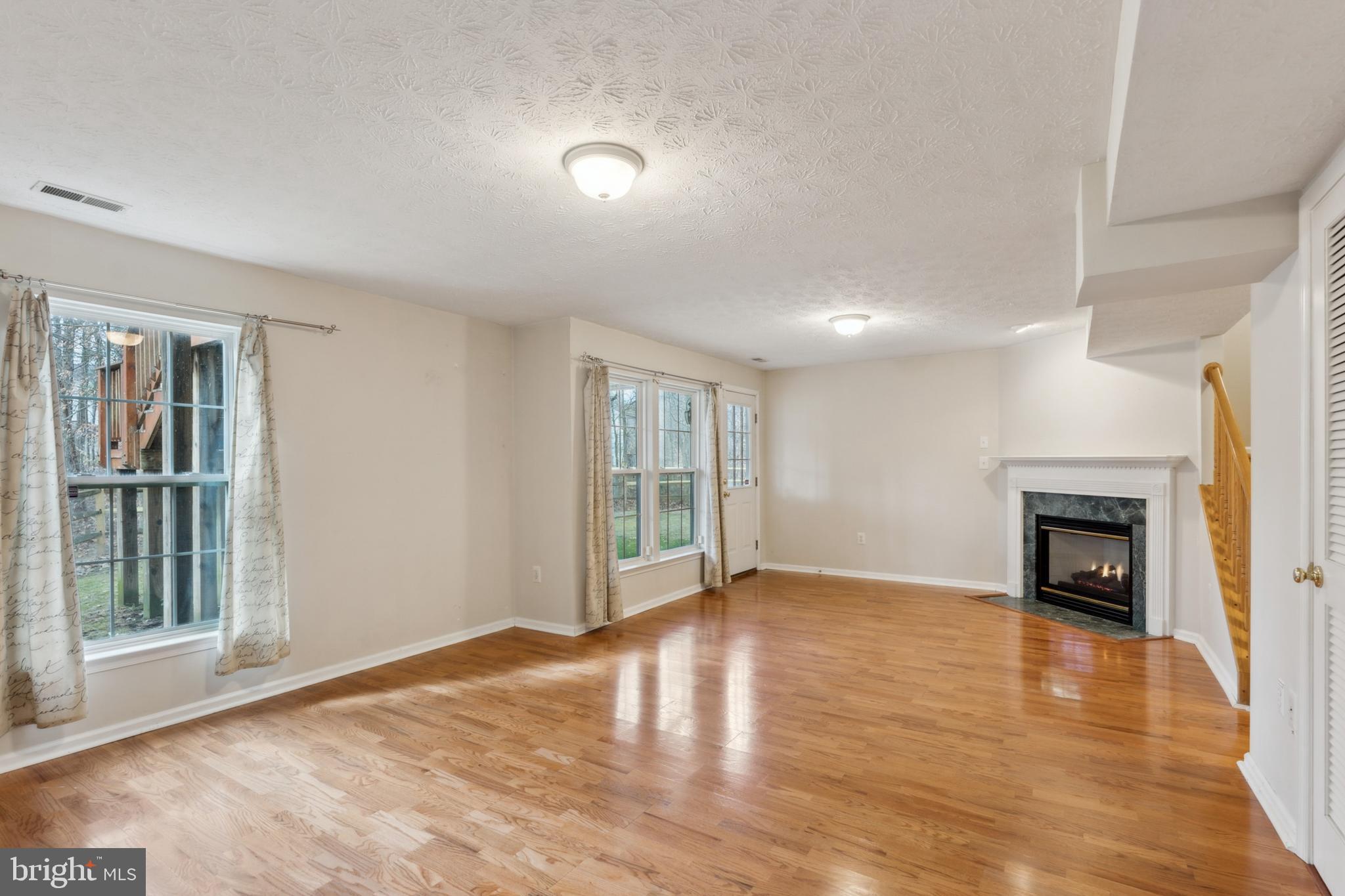 RUSSETT - Residential