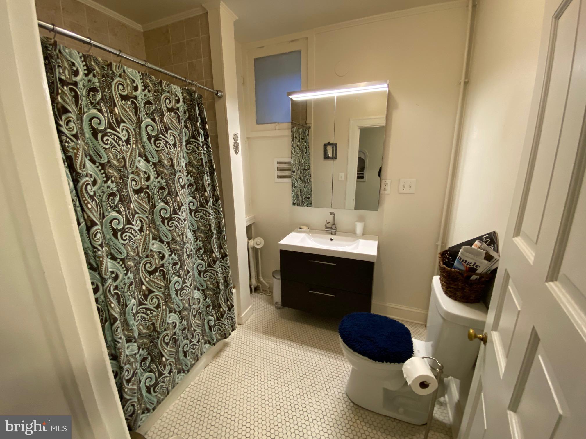 ROLAND PARK - Residential Lease