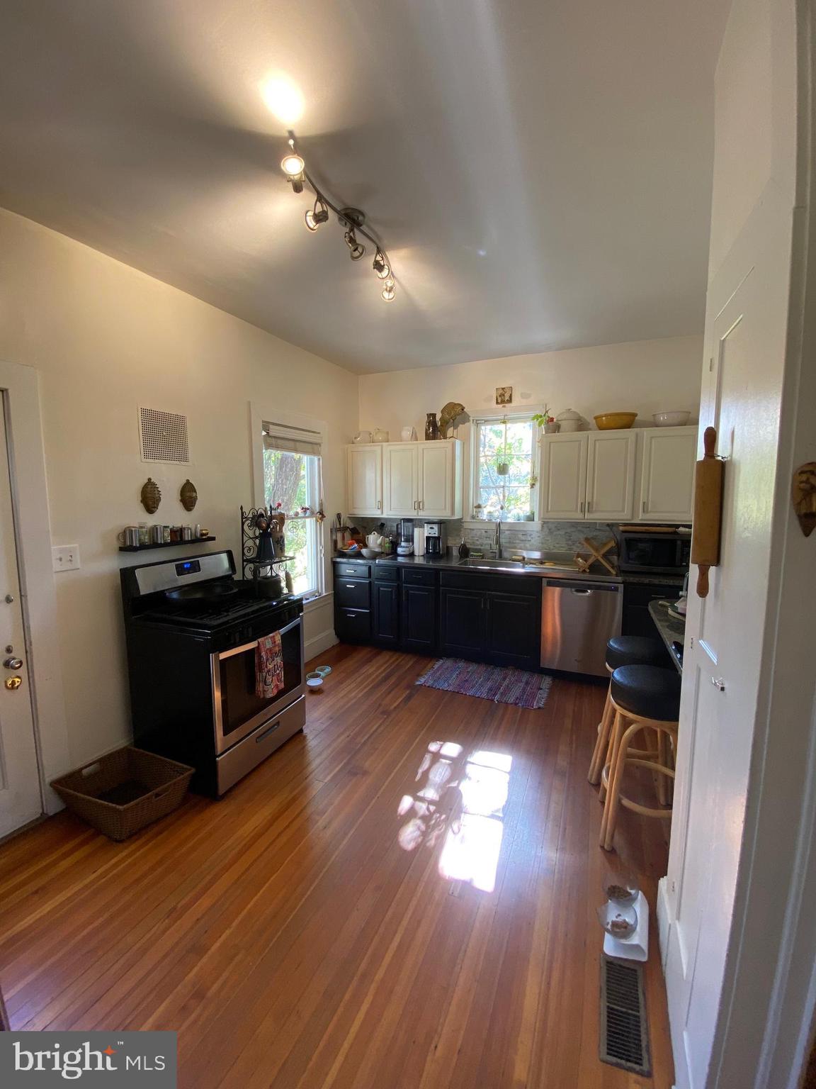 ROLAND PARK - Residential Lease