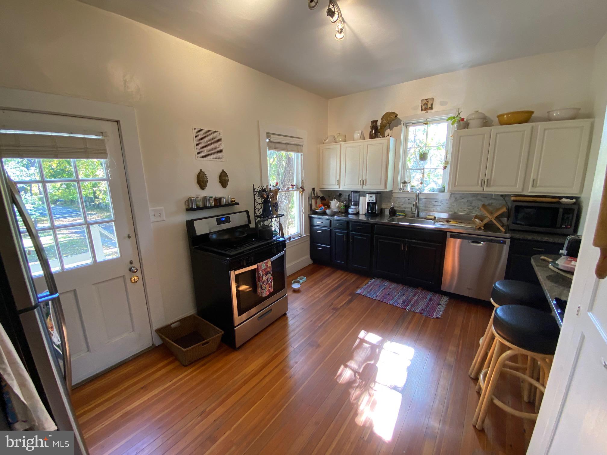 ROLAND PARK - Residential Lease