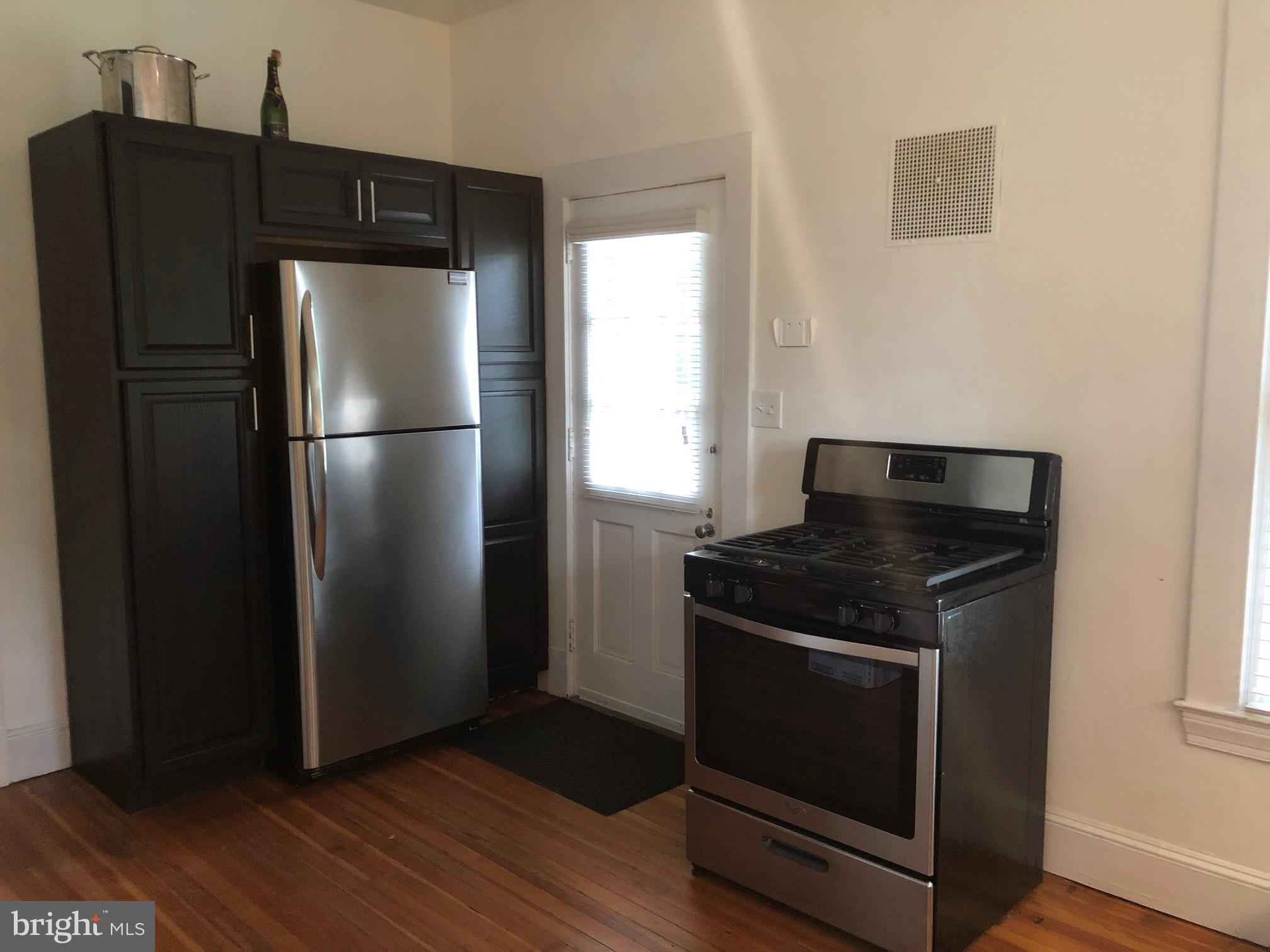 ROLAND PARK - Residential Lease