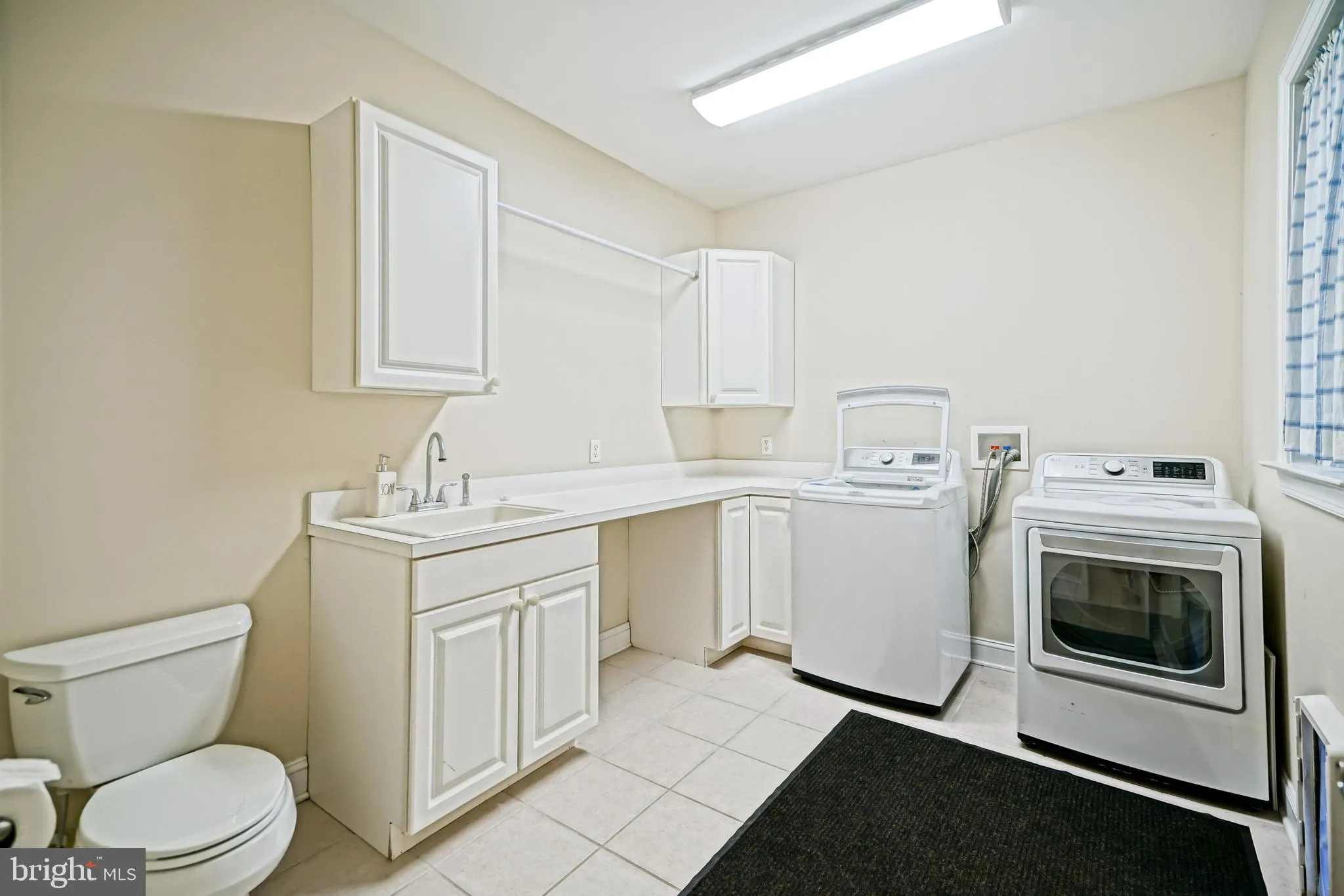 Lewes, Delaware 19958, United States, 6 Bedrooms Bedrooms, ,6 BathroomsBathrooms,Residential,Active,213478