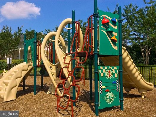 LANSDOWNE TOWN CENTER - Residential