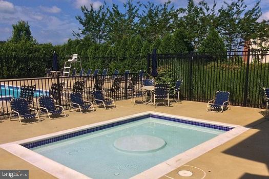 LANSDOWNE TOWN CENTER - Residential