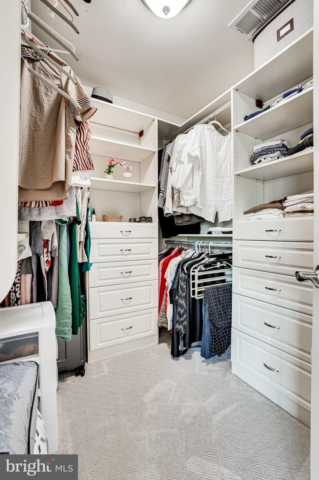 LANSDOWNE TOWN CENTER - Residential