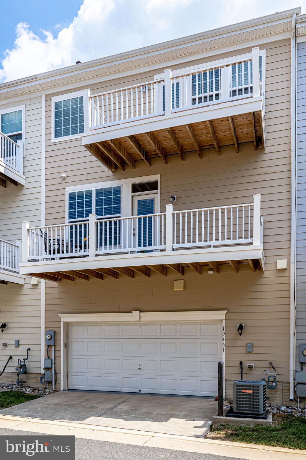 LANSDOWNE TOWN CENTER - Residential