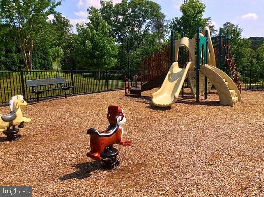 LANSDOWNE TOWN CENTER - Residential