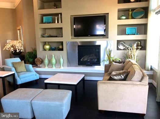 LANSDOWNE TOWN CENTER - Residential