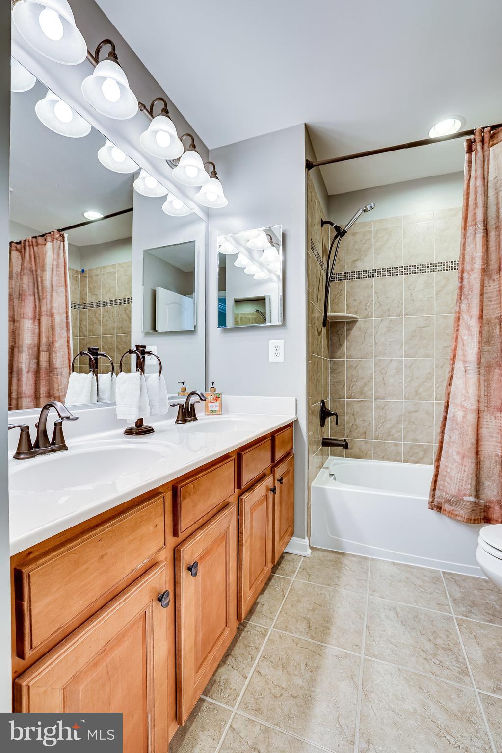 LANSDOWNE TOWN CENTER - Residential