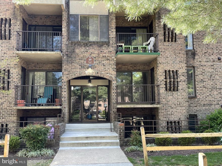 Really cute and cozy 2 bedrm 2 full baths  condo in a popular condo complex in Annapolis,  1312 sq ft located 5-8 minutes from downtown Annapolis !  Big master bedroom with master bathroom  & walk-in closet.  Nice balcony overlooking view of the common grounds. Close to supermarket & other utility stores( within walking distance), biking distance to some beautiful views of Back Creek  in Annapolis & also popular Quiet Waters Park, which has a dog park, lots of hiking trails, canoing.  There is also a community pool , playgrounds & tennis courts, & a biking /kayak storage area.  Quiet area with lots of trees.  RENT INCLUDES CONDO FEE which INCLUDES  water, gas, heat, and pool !  Pet allowed on a case by case basis subject to condo restrictions # - size must be small.