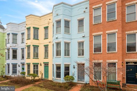 Photo of 913 4th Street SE, WASHINGTON, DC 20003 (MLS # DCDC2208956)