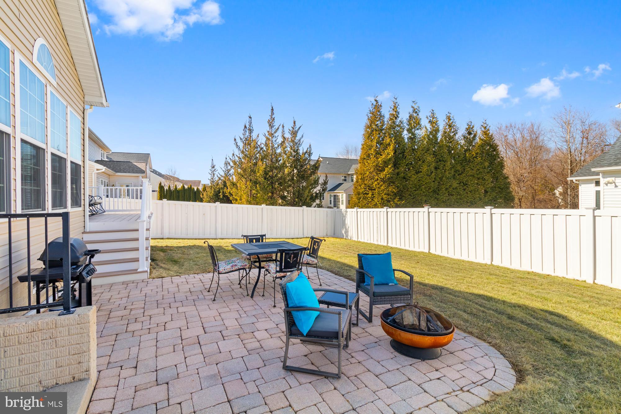 EAST VALLEY OAKS - Residential