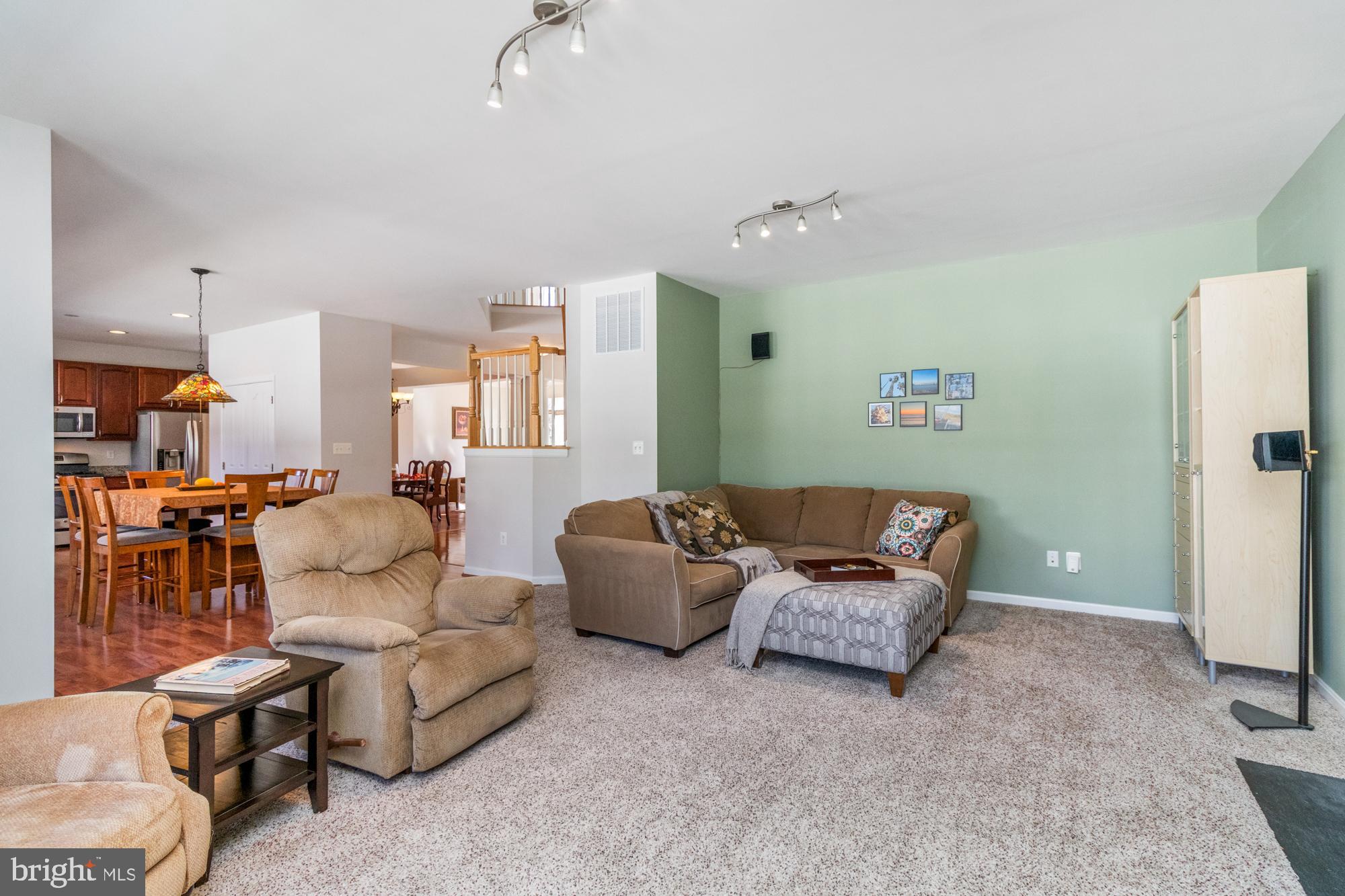 EAST VALLEY OAKS - Residential