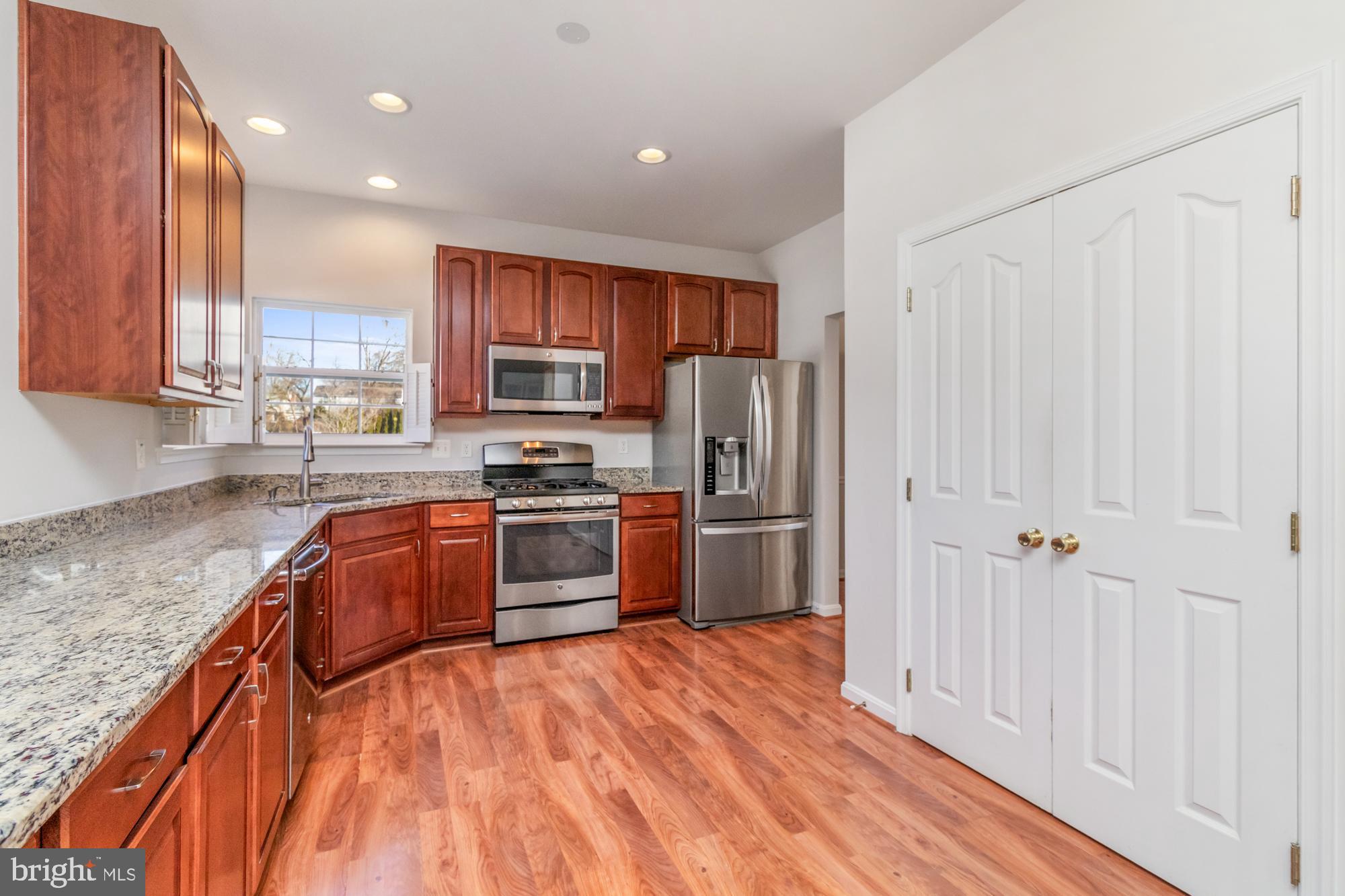 EAST VALLEY OAKS - Residential