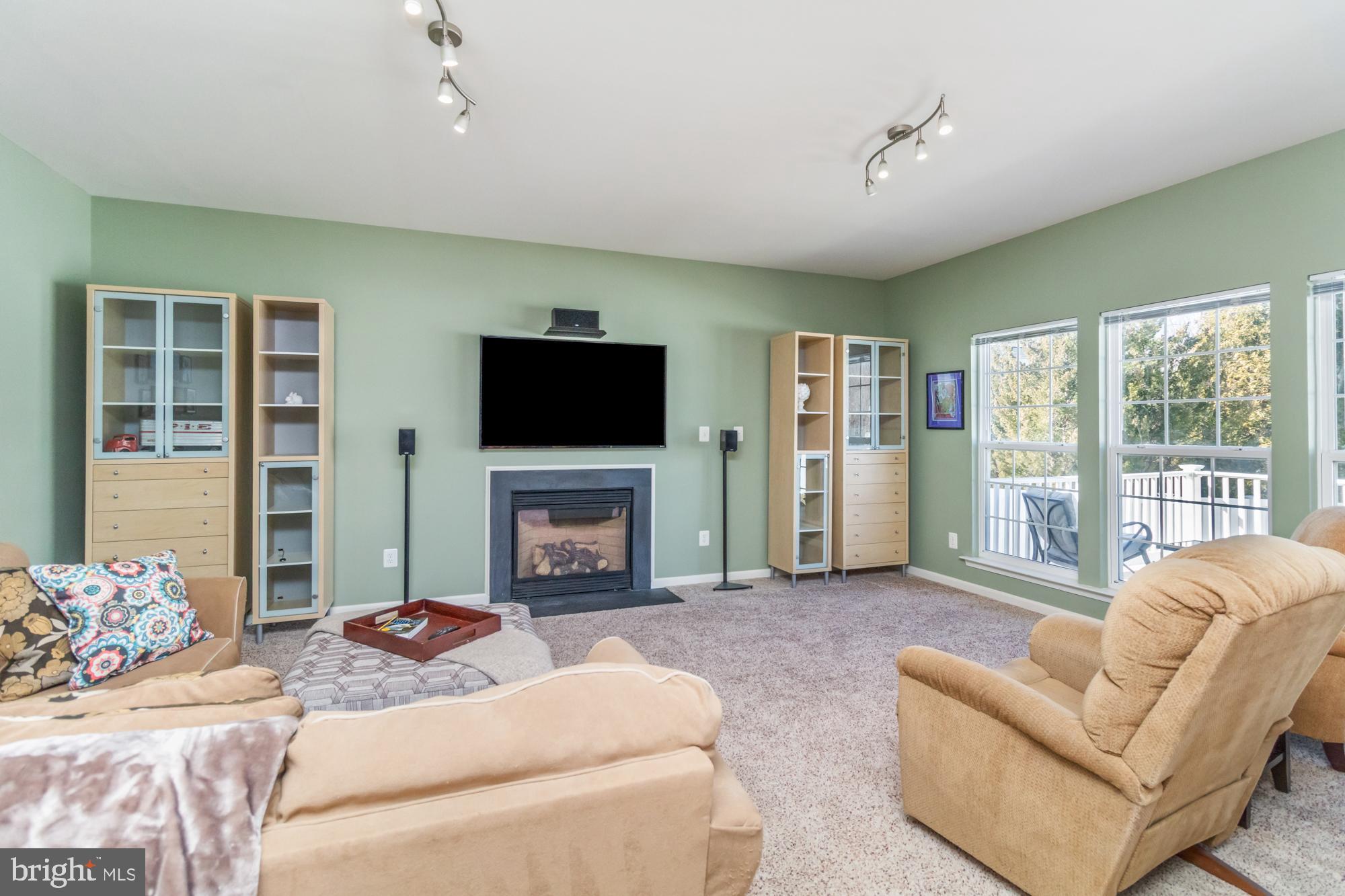 EAST VALLEY OAKS - Residential
