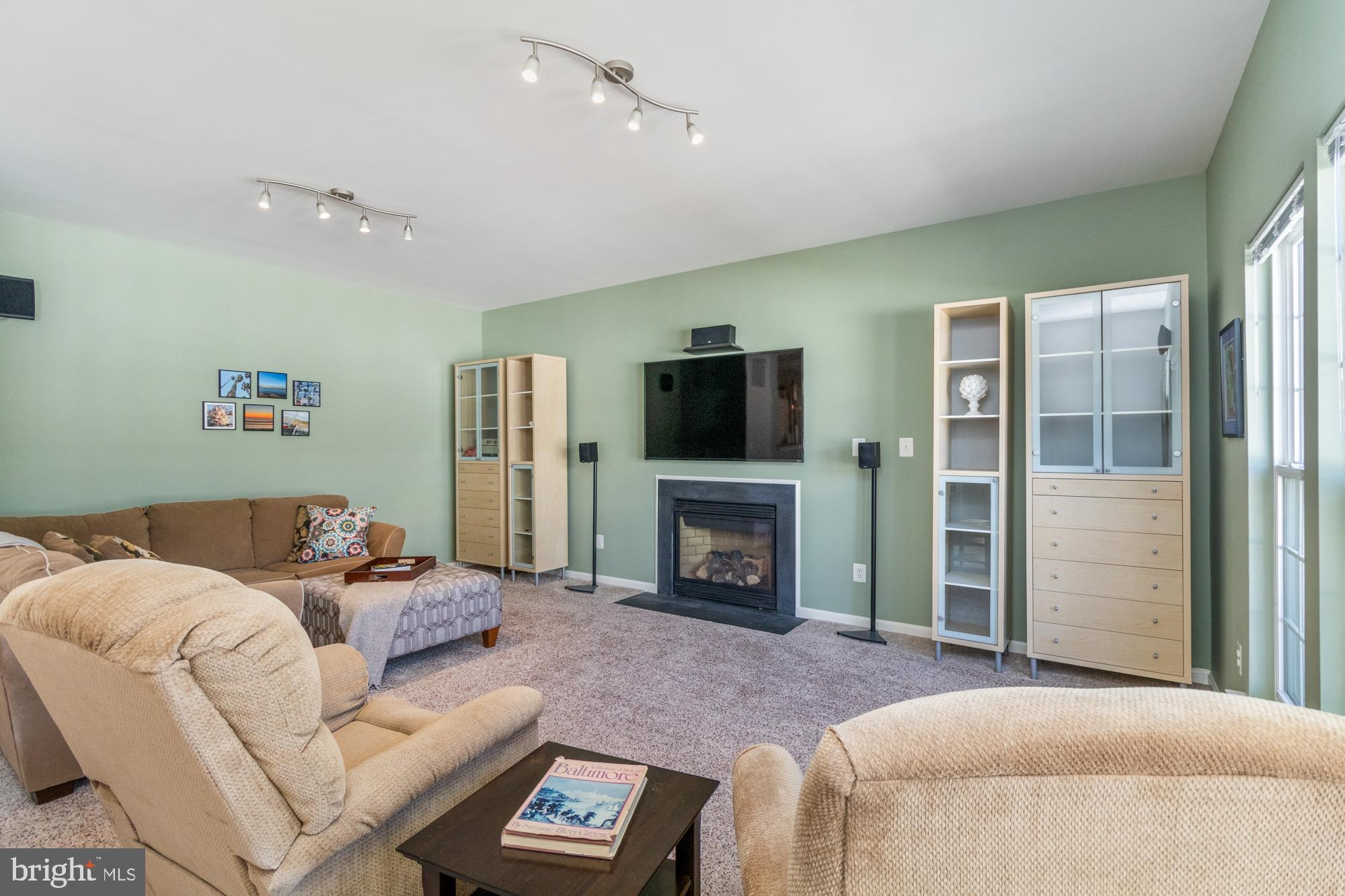 EAST VALLEY OAKS - Residential