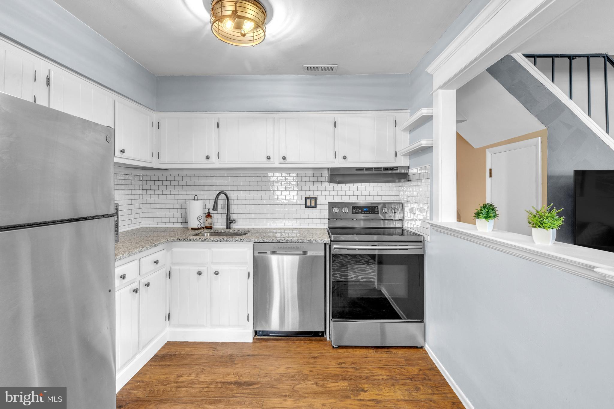 COLONIAL MEWS - Residential