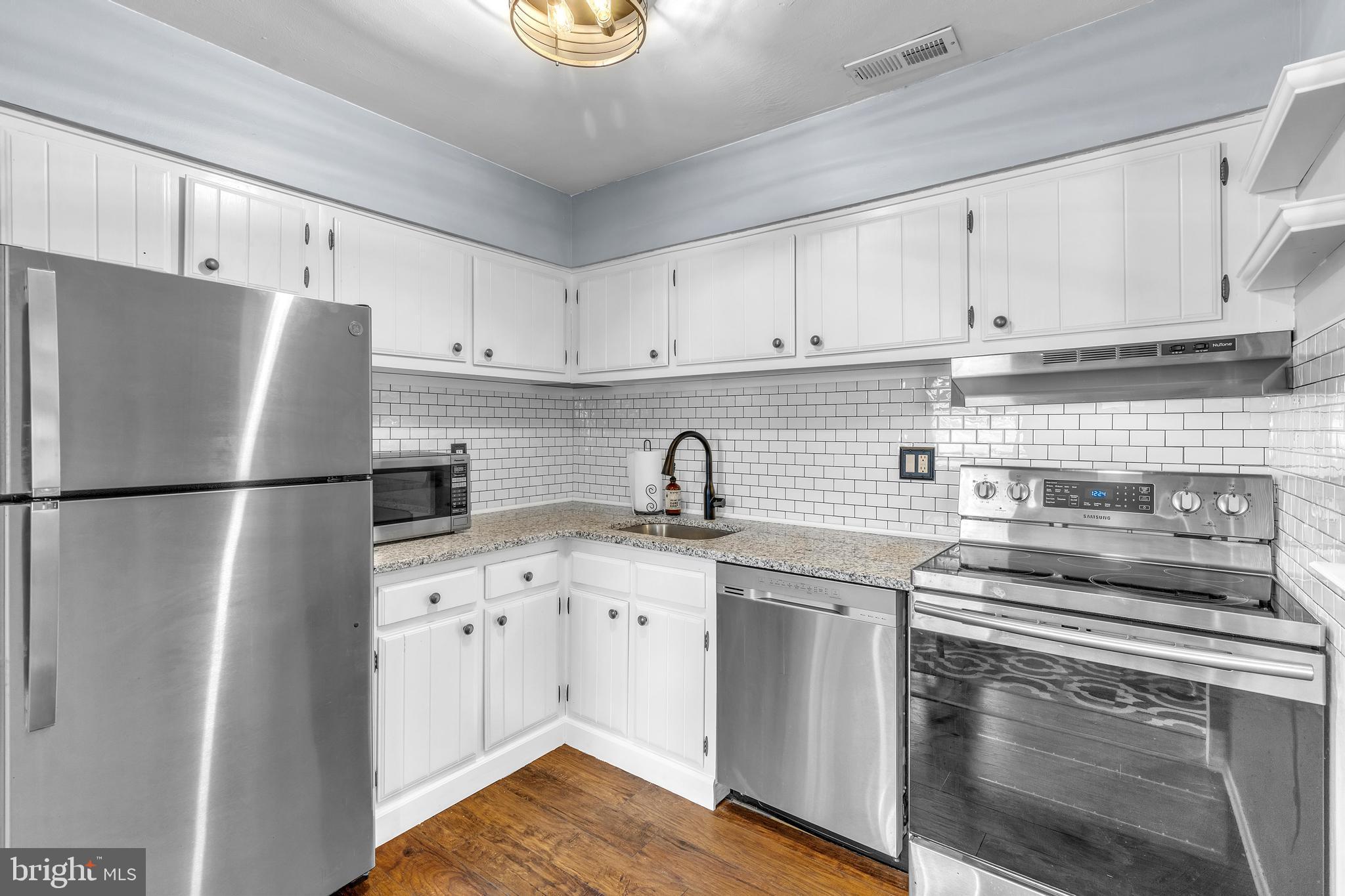 COLONIAL MEWS - Residential