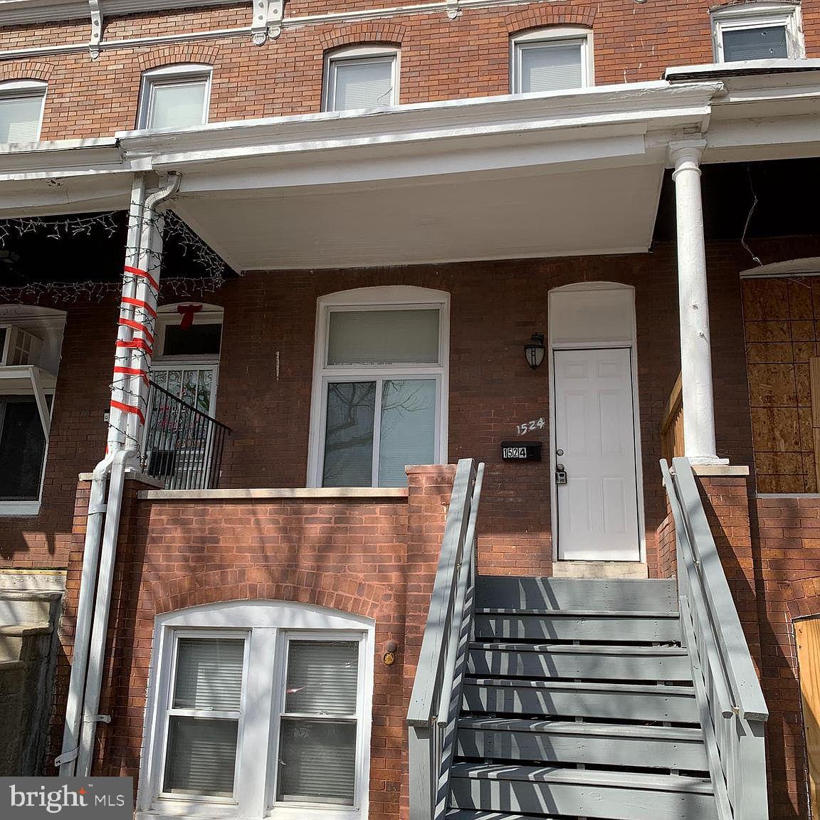 Welcome home to this beautiful 3 bedroom 2 bath home conveniently located in the Coldstream Montebello neighborhood near Clifton Park. Home features custom paint, Stainless steel appliances, newer cabinets and much more. Do not miss the opportunity to make this home yours!!