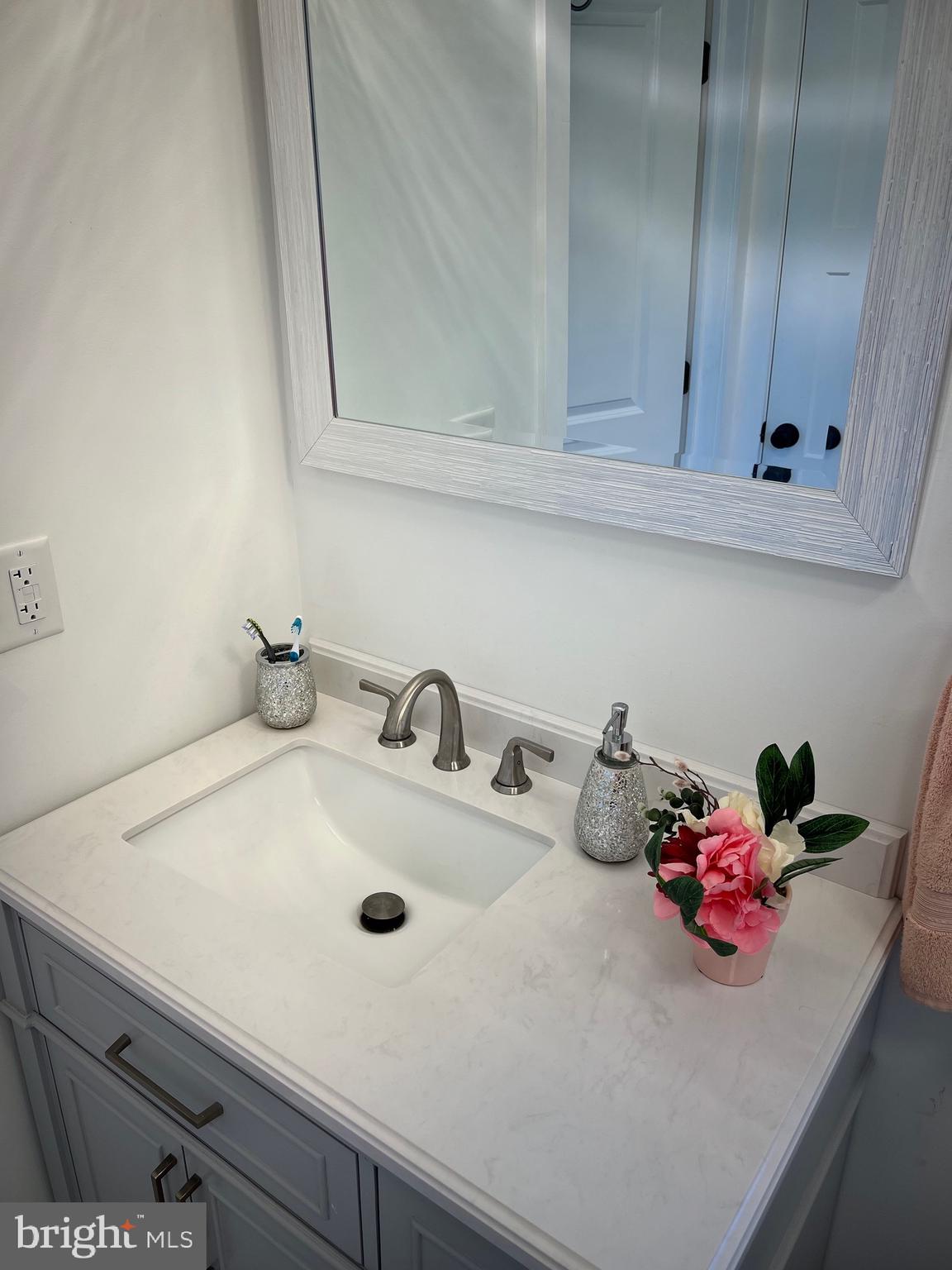 CREEKSIDE MANOR - Residential