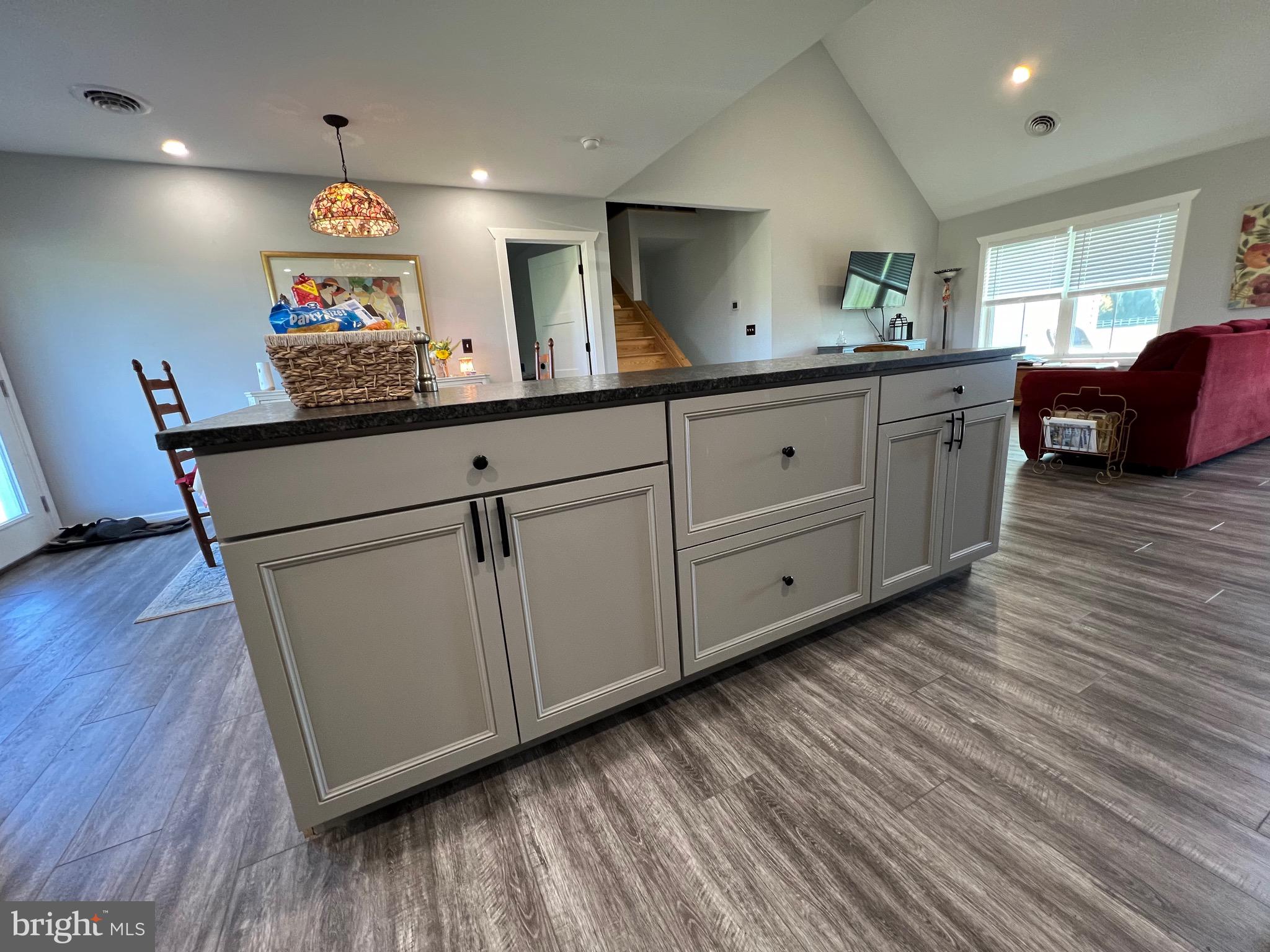 CREEKSIDE MANOR - Residential