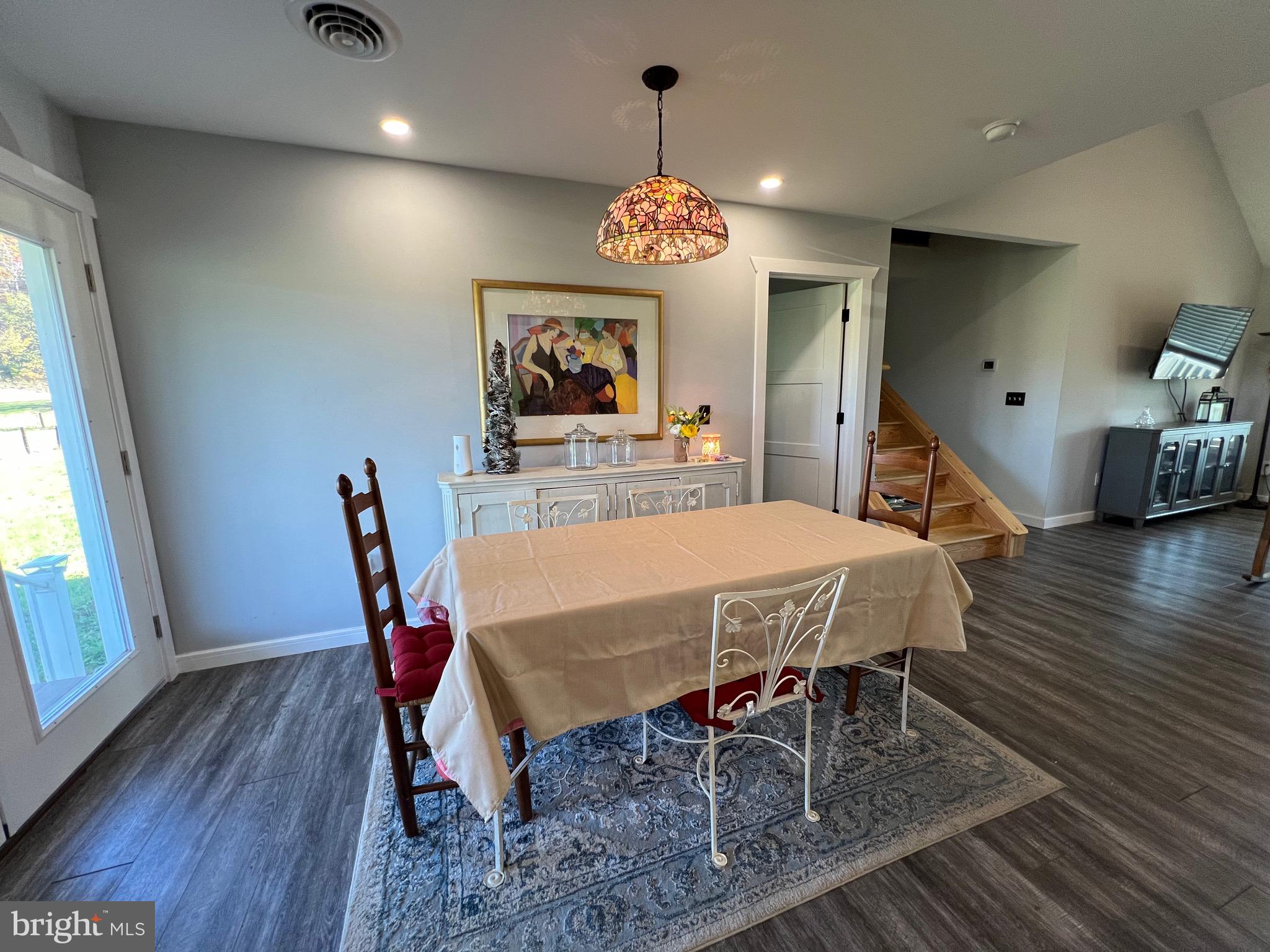 CREEKSIDE MANOR - Residential