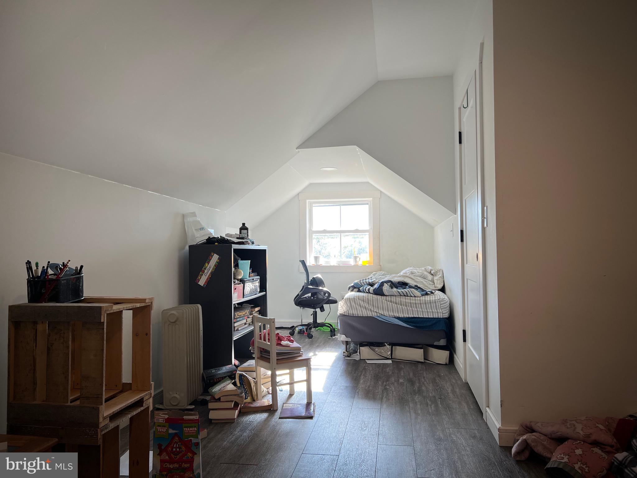 CREEKSIDE MANOR - Residential