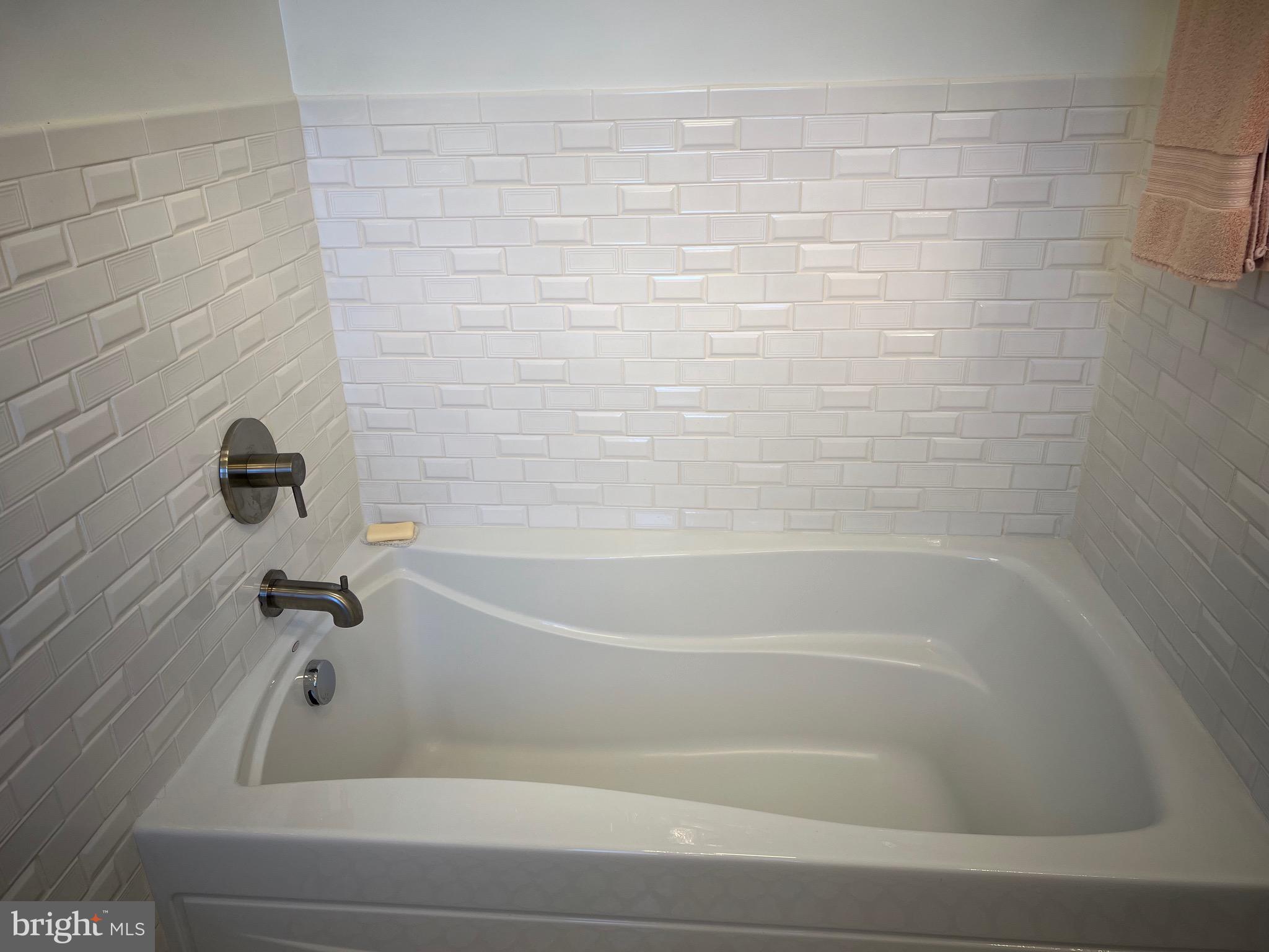 CREEKSIDE MANOR - Residential