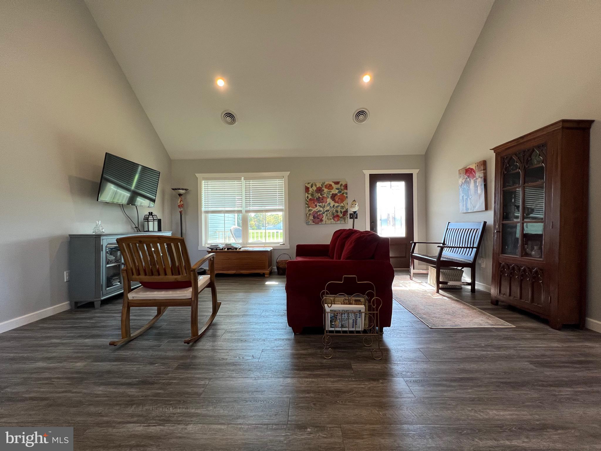 CREEKSIDE MANOR - Residential