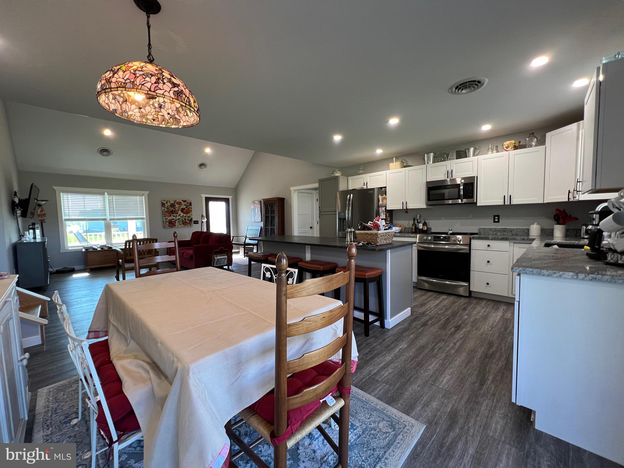 CREEKSIDE MANOR - Residential