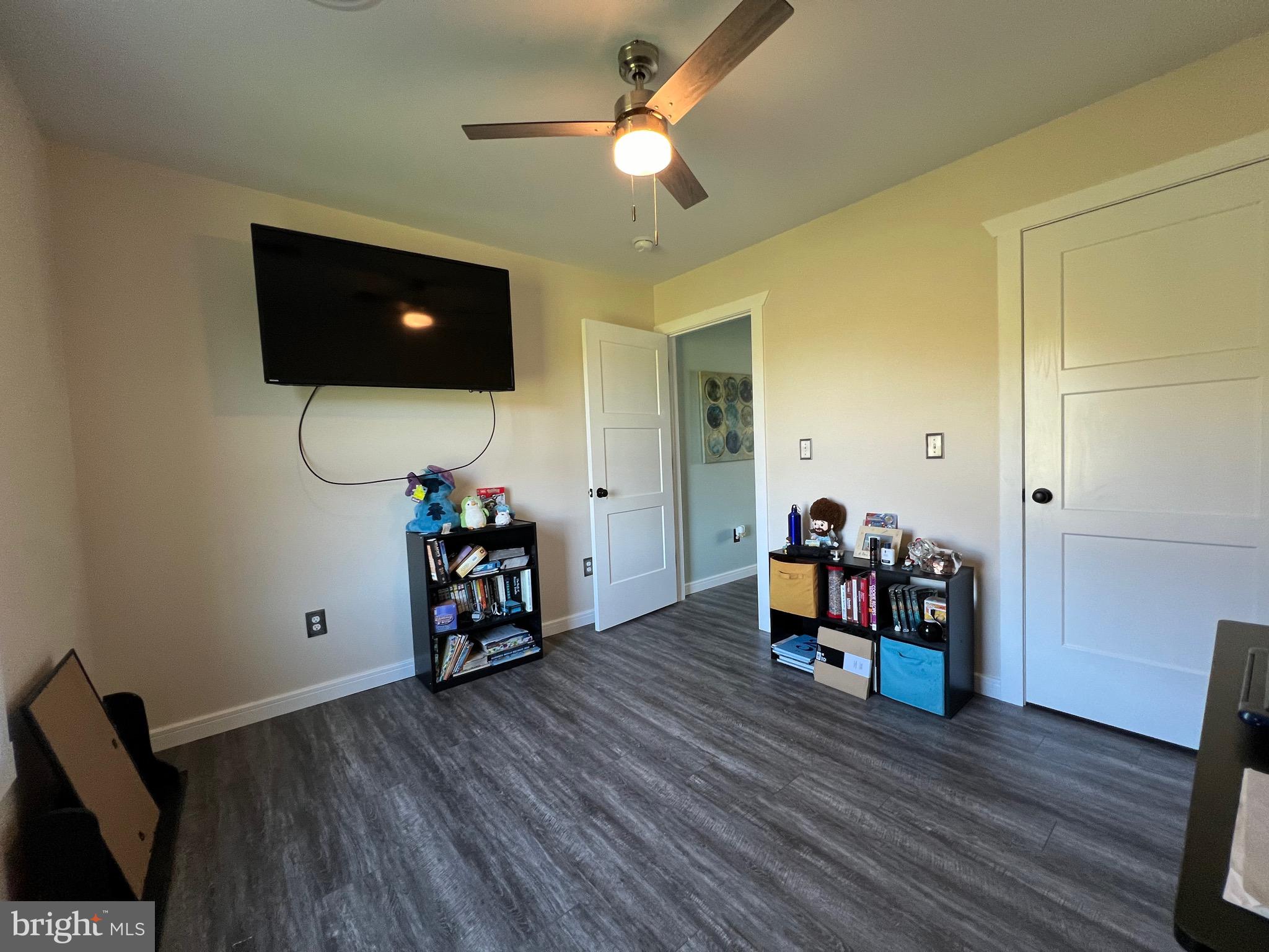 CREEKSIDE MANOR - Residential