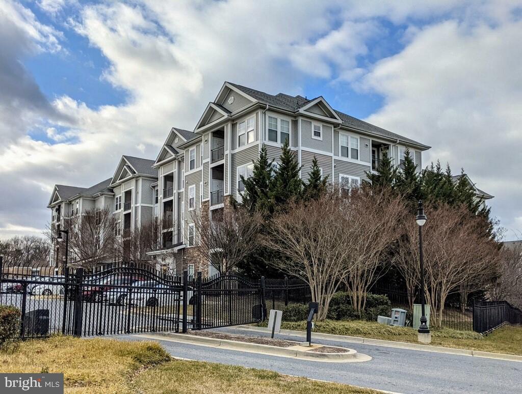 THE ADDISON AT ST PAUL - Residential Lease