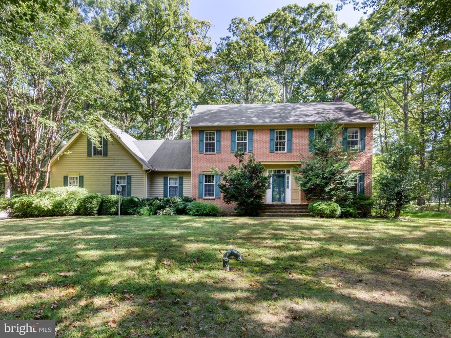 Set in one of St. Michaels’ most sought-after waterfront communities, this 3-bedroom, 3-bath Colonial offers a formal dining room, sitting room, living room with gas fireplace and built-ins, and a kitchen ready for your updates. In very good condition with solid construction, the home also includes a 2-car garage. An excellent opportunity to customize in a premier location, just minutes from historic downtown St. Michaels, waterfront dining, boutique shops, and marinas.