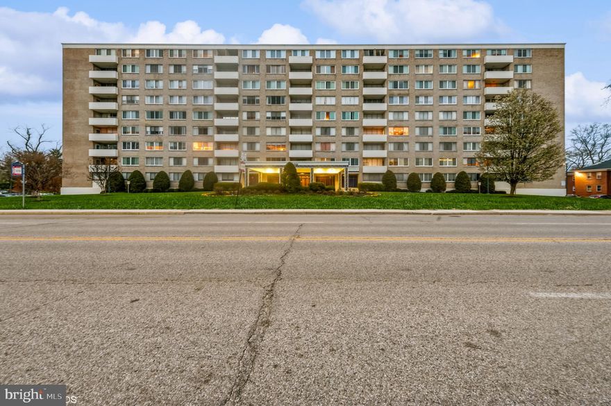 MOVE RIGHT INTO THIS BEAUTIFULLY UPDATED 2BR/2BA PLUS DEN UNIT.  BRIGHT & SPACIOUS LIVING ROOM & DINING AREA WITH SLIDERS LEADING OUT TO THE BALCONY.  MODERN KITCHEN WITH QUARTZ COUNTERS, CUSTOM BACKSPLASH & STAINLESS APPLIANCES.  LARGE PRIMARY BEDROOM SUITE WITH WALK-IN CLOSET AND BATH. UPDATED BATHS. LAUNDRY IN UNIT. FULL SERVICE BUILDING WITH SABBATH ELEVATOR.