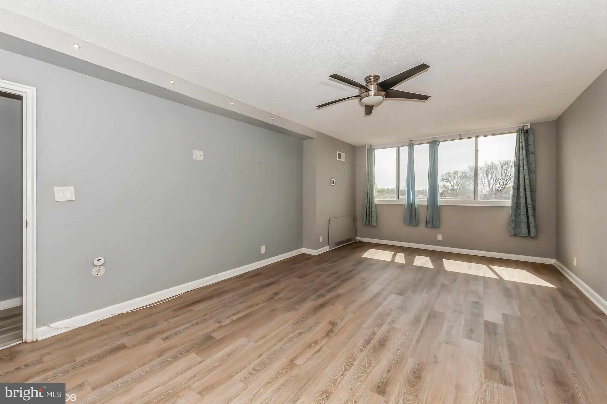 PARK TOWERS EAST - Residential