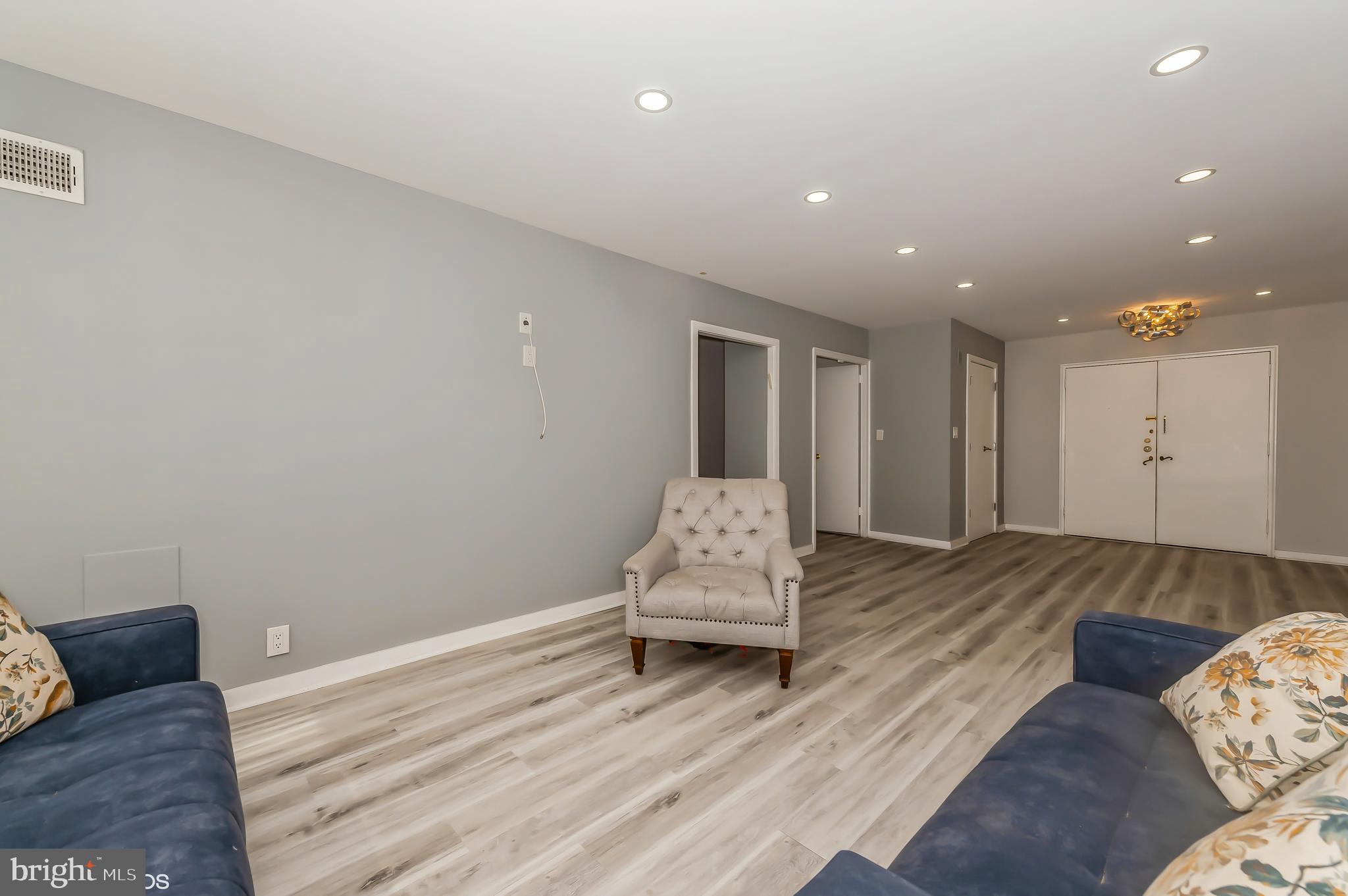 PARK TOWERS EAST - Residential