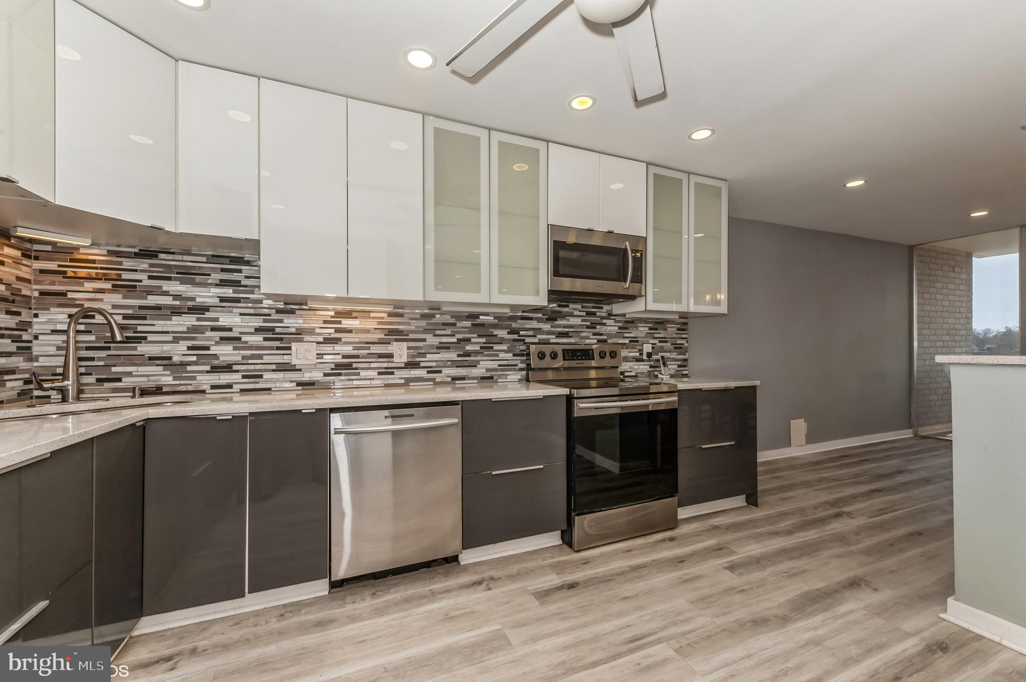 PARK TOWERS EAST - Residential