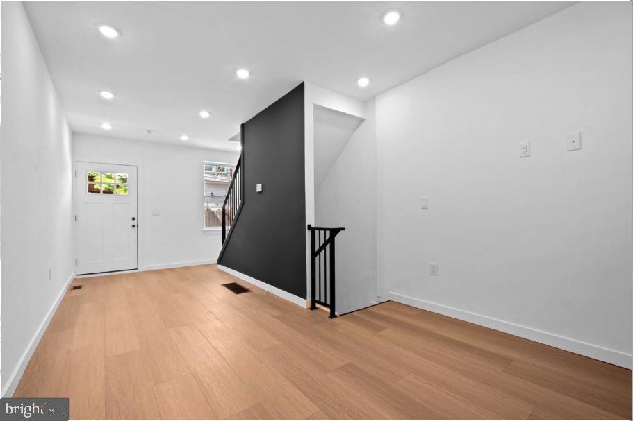 2215 N MUTTER STREET